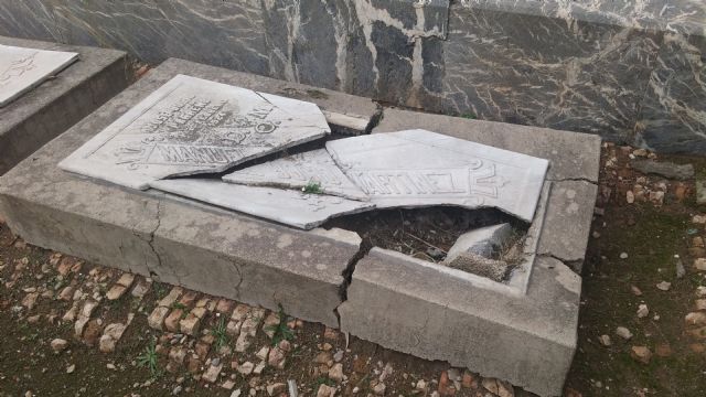 El PSOE denuncia zonas descuidadas y mal acondicionadas en el cementerio municipal y exige a Ballesta actuaciones de mejora - 1, Foto 1
