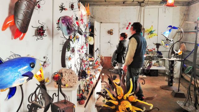 La directora general de Comercio visita el taller del artesano Ismael Cerezo, Flippy - 1, Foto 1