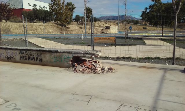 El Gobierno expresa su repulsa más absoluta ante el ataque vandálico contra la instalación de patinaje en la entrada Cieza centro - 1, Foto 1