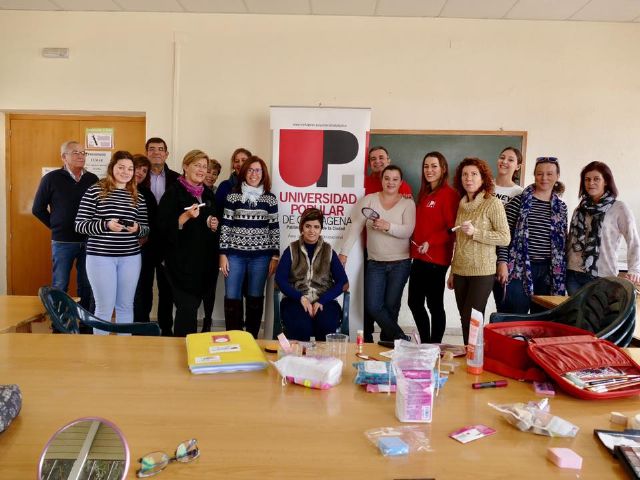 La Universidad Popular imparte talleres de bisuteria y maquillaje en barrios y diputaciones - 1, Foto 1