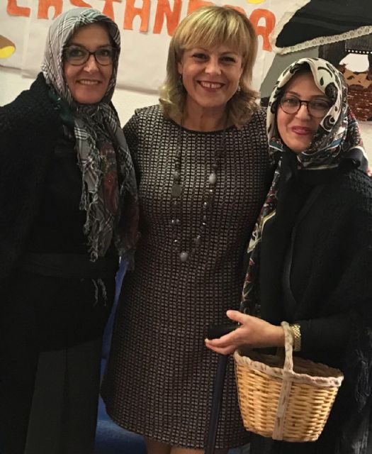 Las castañeras visitan el Servicio de Estancias Diurnas del Centro de Día para Personas Mayores Dependientes de la plaza Balsa Vieja, Foto 6