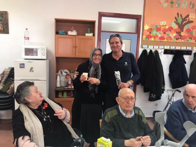 The castaeras visit the Day Care Service of the Day Center for Elderly Dependents of the Balsa Vieja square, Foto 8