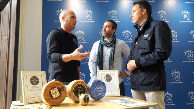 El Alcalde pone a los emprendedores lorquinos de la Quesería Artesana “El Roano” como ejemplo de #MarcaLorca - 2, Foto 2