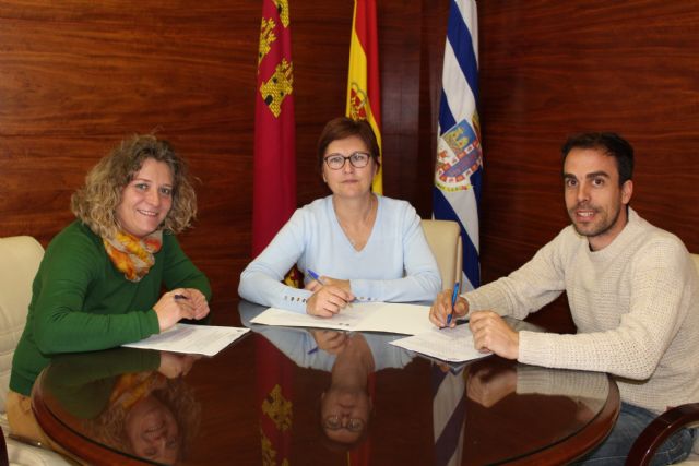 Ayuntamiento y FAMPA firman un convenio para impulsar la participación integral de la comunidad educativa - 1, Foto 1