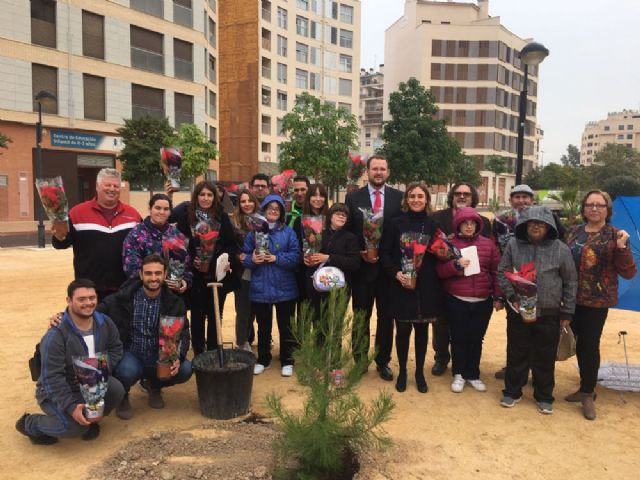 Niños de la Asociación de Discapacitados DISMO impulsan el plan SOMBRA con la plantación de nuevos árboles - 1, Foto 1