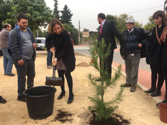 Niños de la Asociación de Discapacitados DISMO impulsan el plan SOMBRA con la plantación de nuevos árboles - 2, Foto 2