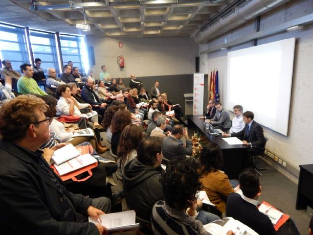Más de 120 personas asisten a un taller Cecarm para triunfar en internet - 1, Foto 1