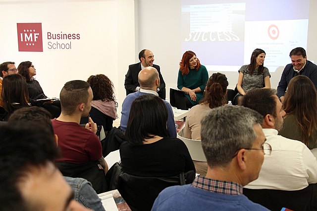 El infracurrículo: cuando la sobrecualificación se convierte en una desventaja laboral - 1, Foto 1