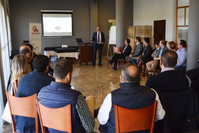 Jesús Navarro imparte una charla sobre tecnología aplicada a las empresas en los Desayunos de ASECOM - 1, Foto 1