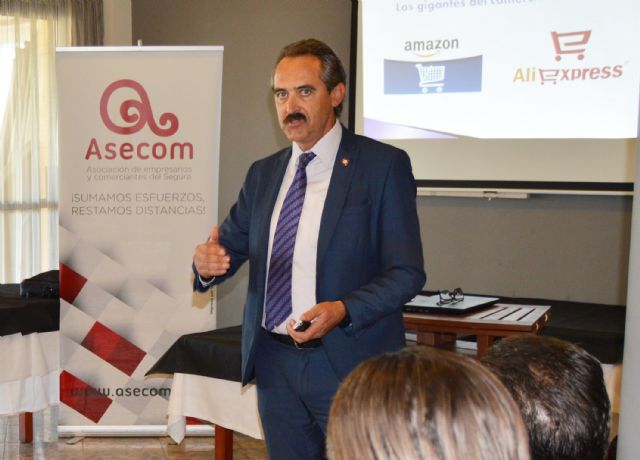 Jesús Navarro imparte una charla sobre tecnología aplicada a las empresas en los Desayunos de ASECOM - 2, Foto 2
