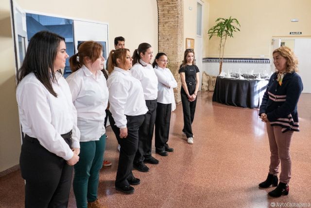 Finaliza el curso de Camarero de Banquetes de la ADLE - 1, Foto 1