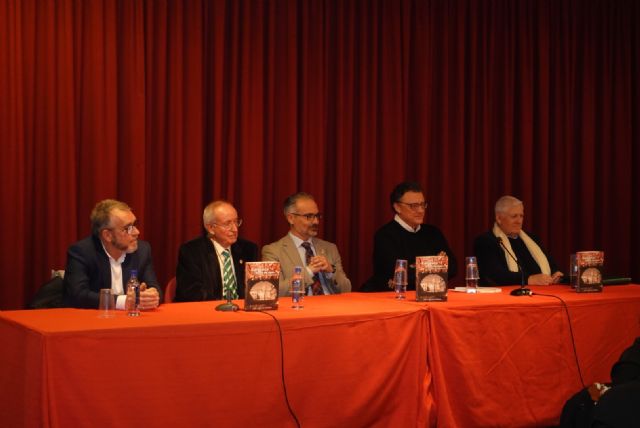 La Casa de la Cultura acogió la presentación del libro Caravaca antes de ayer, de José Antonio Melgares - 1, Foto 1