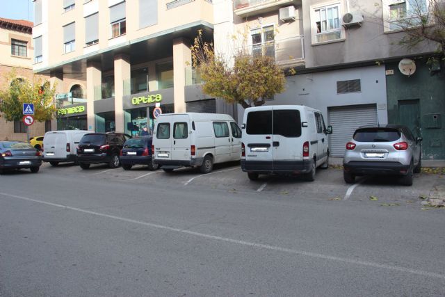 La zona de aparcamiento de la avenida de Levante, frente a la farmacia, será remodelada - 1, Foto 1