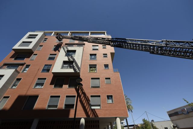 Los Bomberos de Murcia entrenarán el emplazamiento de dos nuevas autoescaleras en edificios de la ciudad - 2, Foto 2