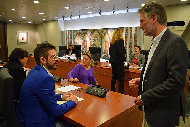 La Asamblea, a instancias del PP, impulsa nuevas medidas para reforzar la simplificación de la burocracia en el ámbito docente - 2, Foto 2