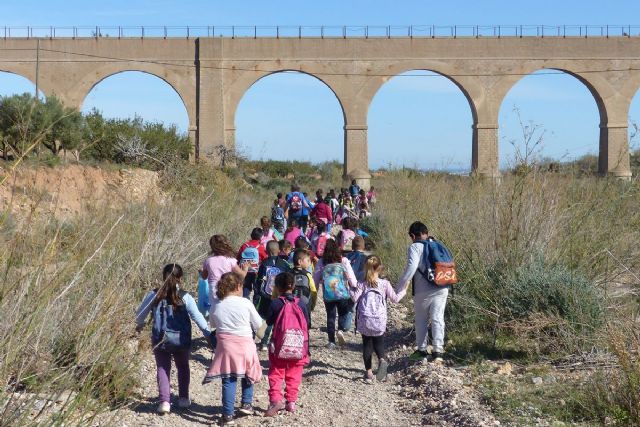 Educación pone en marcha el programa ´El Molino y las jaras de nuestro campo´ con una visita al Molino Zabala y la Rambla de los Jarales - 1, Foto 1