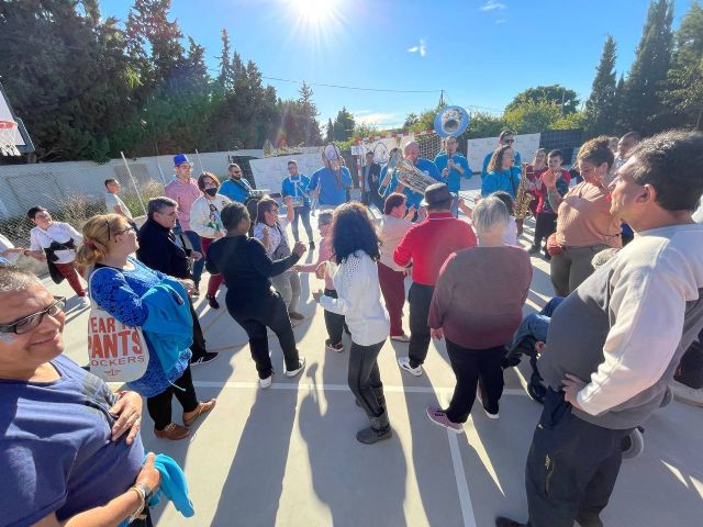 Más de 150 usuarios de aidemar celebran un día de convivencia en la semana solidaria del banco mediolanum - 3, Foto 3