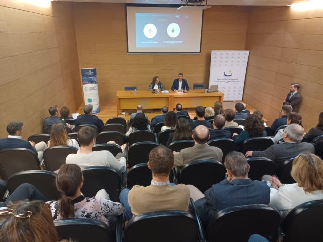 El consejero Antonio Luengo destaca la necesidad de avanzar en materia de desarrollo sostenible durante una jornada sobre energía en el Puerto de Cartagena - 1, Foto 1