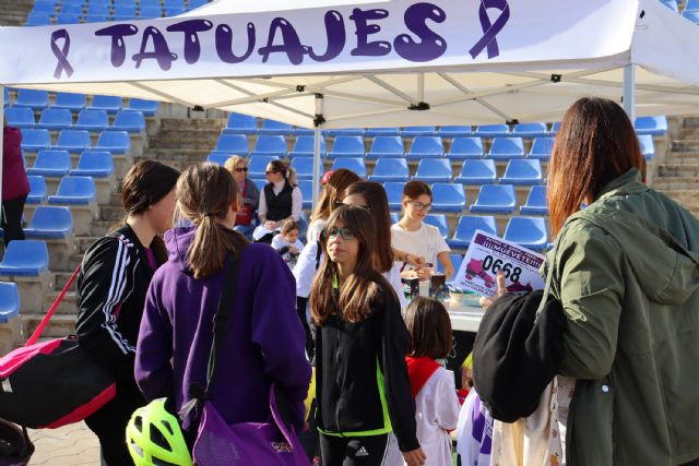Unos 1.000 participantes ratifican el éxito de la marcha Patina o anda, pero… ¡¡¡muévete!!!, acto central de la conmemoración del 25N - 3, Foto 3