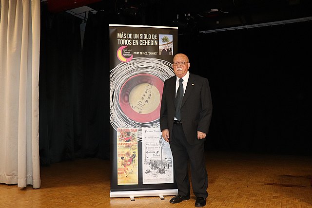 El Ayuntamiento de Cehegín inicia el expediente y exposición pública para que la Avenida Plaza de Toros pase a llamarse Avenida Felipe de Paco Calañés - 1, Foto 1