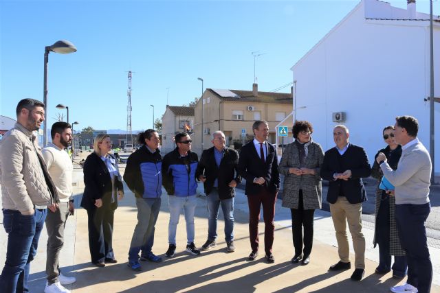 El consejero de Presidencia visita Puerto Lumbreras para conocer de primera mano las renovaciones de la plaza de la Avenida Región Murciana y el Mercado de El Esparragal - 3, Foto 3