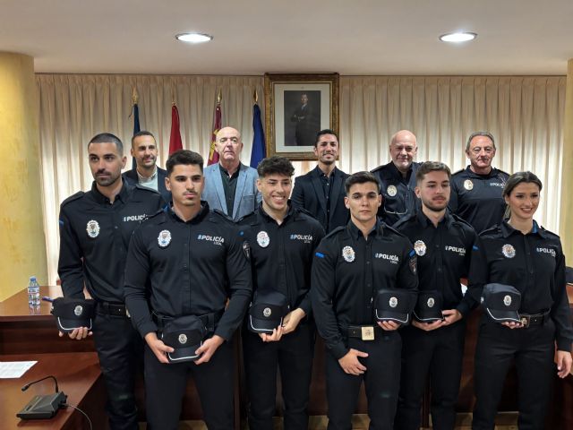 Seis nuevos agentes toman posesión como funcionarios en prácticas, situando la plantilla de Águilas entre las más numerosas por porcentaje de población de toda la Región - 1, Foto 1