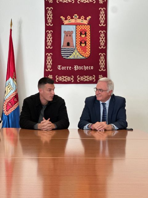 El alcalde de Torre Pacheco, recibe al jugador internacional de Torre Pacheco, Adrián Marín - 2, Foto 2
