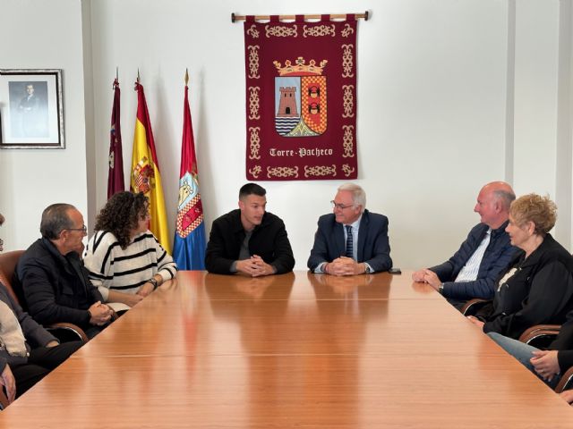 El alcalde de Torre Pacheco, recibe al jugador internacional de Torre Pacheco, Adrián Marín - 3, Foto 3