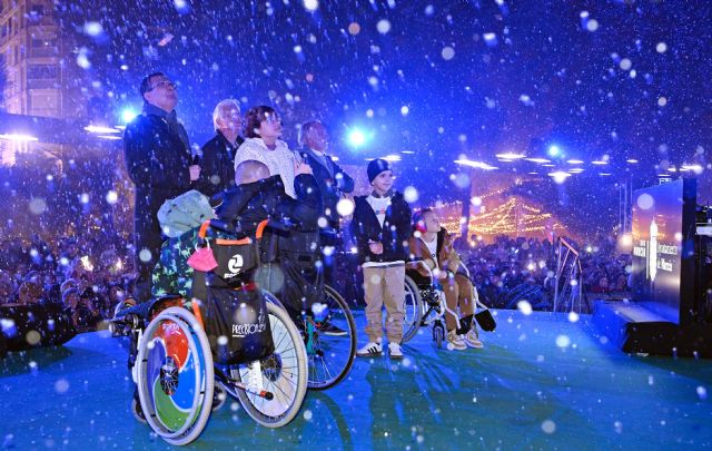 El Gran Árbol de la Navidad brilla como nunca con los niños Aladina - 2, Foto 2