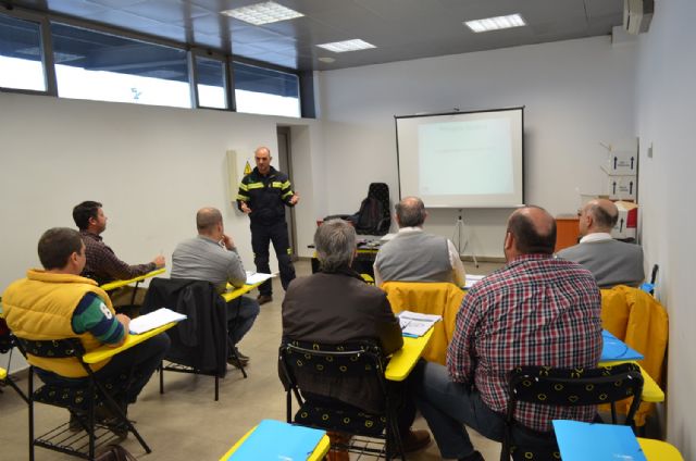 Autobuses LAT forma a sus conductores en extinción de incendios y primeros auxilios - 2, Foto 2