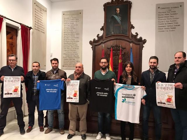 El Mundial 82 acogerá el 2 de enero el partido de fútbol solidario Ningún niño sin juguete organizado por la Concejalía de Deportes a favor de Cruz Roja Lorca - 1, Foto 1