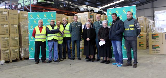 La Guardia Civil entrega a la beneficencia un millón de servilletas incautadas en una operación antidroga - 1, Foto 1