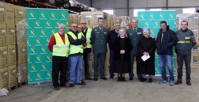 La Guardia Civil entrega a la beneficencia un millón de servilletas incautadas en una operación antidroga - 2, Foto 2