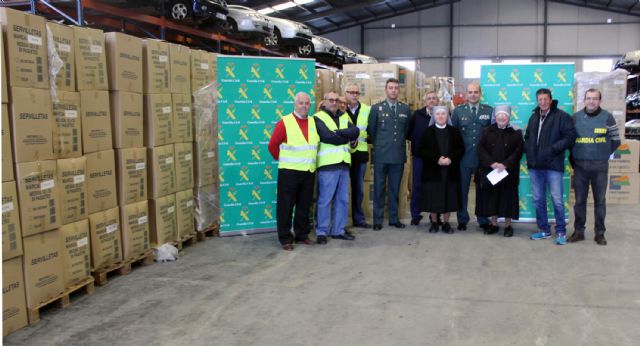 La Guardia Civil entrega a la beneficencia un millón de servilletas incautadas en una operación antidroga - 3, Foto 3