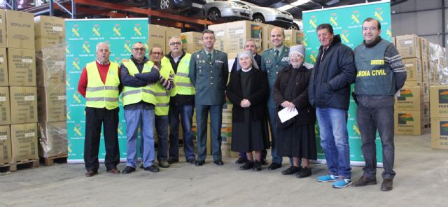 La Guardia Civil entrega a la beneficencia un millón de servilletas incautadas en una operación antidroga - 4, Foto 4