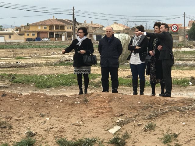 El Alcalde de Torre-Pacheco, muestra a la Consejera de Presidencia los daños causados por las intensas lluvias - 1, Foto 1