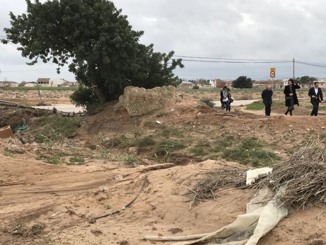 El Alcalde de Torre-Pacheco, muestra a la Consejera de Presidencia los daños causados por las intensas lluvias - 2, Foto 2
