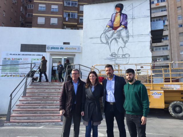 La iniciativa Lorca Art Proyect lleva el arte a la Plaza de Abastos de Lorca con el objetivo de embellecer espacios urbanos de carácter comercial - 1, Foto 1
