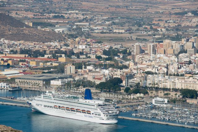 La UPCT estudiará las emisiones contaminantes de los cruceros en el Puerto de Cartagena - 1, Foto 1