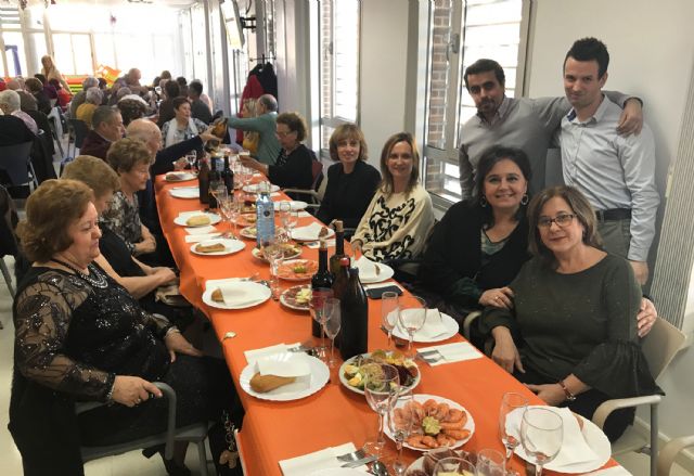 Los mayores torreños celebran la Navidad con una gran comida de convivencia - 3, Foto 3