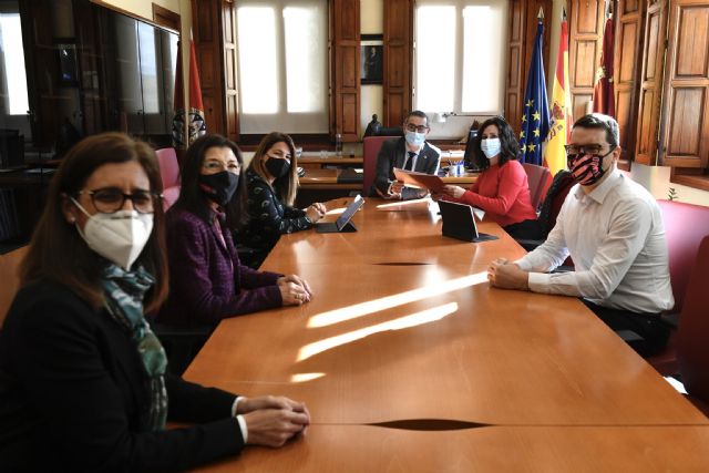 La UMU y la Consejería de Turismo, Juventud y Deportes firman un acuerdo para colaborar en acciones relacionadas con la juventud - 1, Foto 1