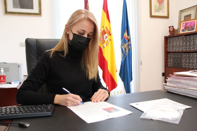 El Ayuntamiento realiza un nuevo reparto de mascarillas FFP2 a cerca de 4.000 mayores de Alhama, Foto 1
