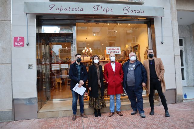 Dieciocho establecimientos participan en el Concurso de Escaparates Navideños de ACIA - 1, Foto 1