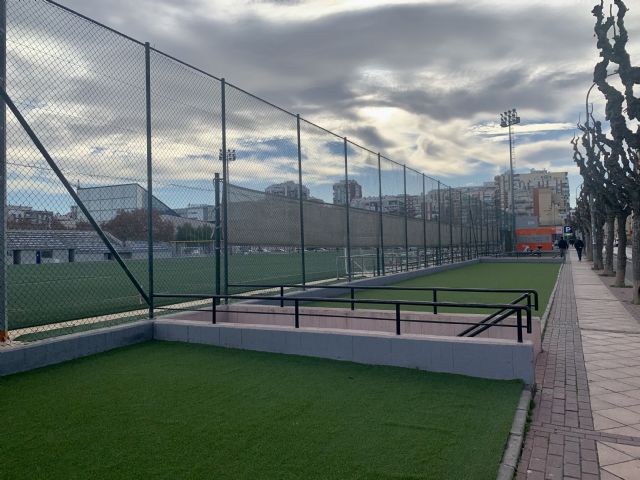 Adecúan los exteriores del Polideportivo José Barnés - 2, Foto 2
