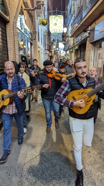 Las cuadrillas llevan los sonidos de la tradición y el folklore murciano a las calles del centro de Murcia - 1, Foto 1