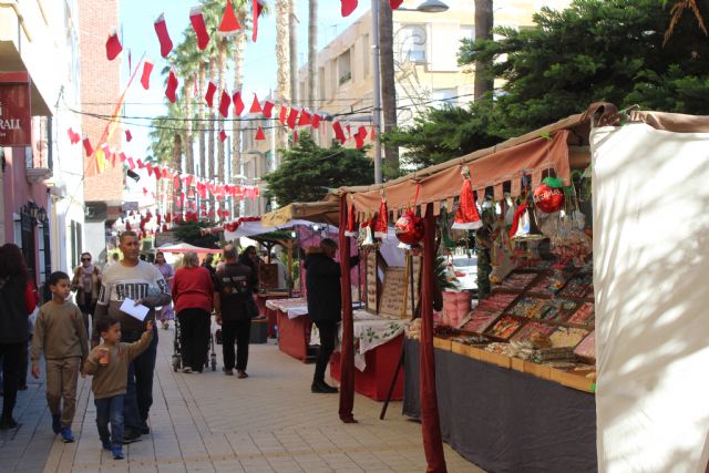 Puerto Lumbreras acoge un Mercado de Navidad con una veintena artesanos y comerciantes - 2, Foto 2