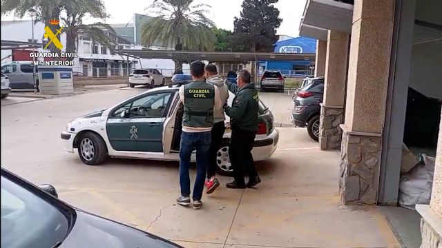 La Guardia Civil detiene in fraganti en San Javier a un delincuente que sustraía bicicletas eléctricas - 2, Foto 2