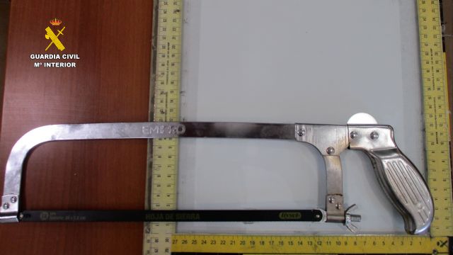 La Guardia Civil detiene in fraganti en San Javier a un delincuente que sustraía bicicletas eléctricas - 3, Foto 3