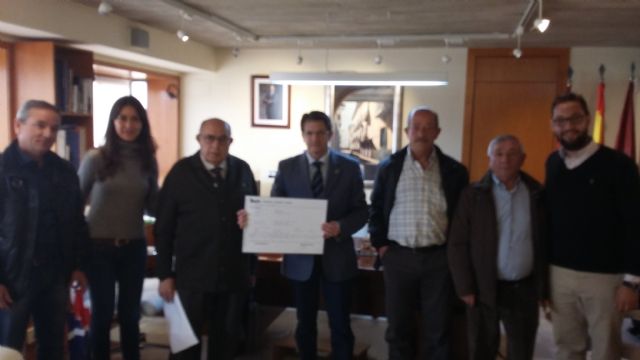 La Asociación de Cazadores de Lorca entrega al Alcalde una ayuda de 800 euros para la Mesa Solidaria - 2, Foto 2