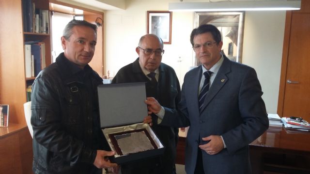 La Asociación de Cazadores de Lorca entrega al Alcalde una ayuda de 800 euros para la Mesa Solidaria - 5, Foto 5